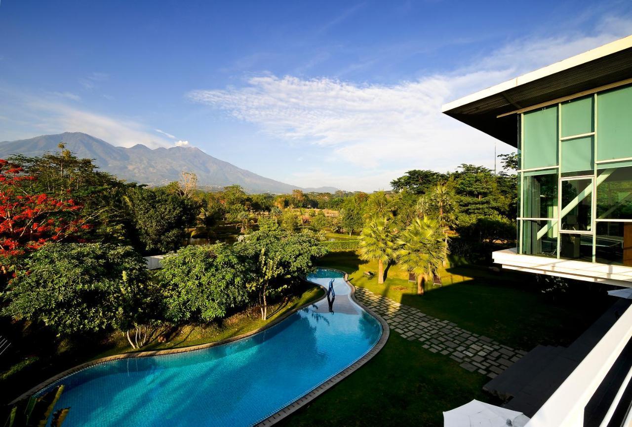 K Gallery Hotel Pasuruan Exterior photo