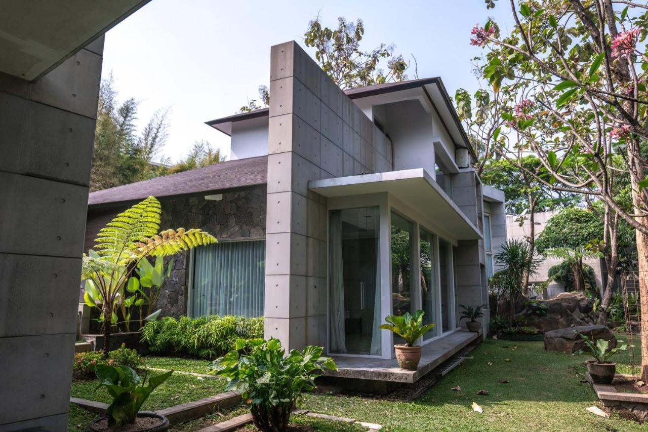 K Gallery Hotel Pasuruan Exterior photo