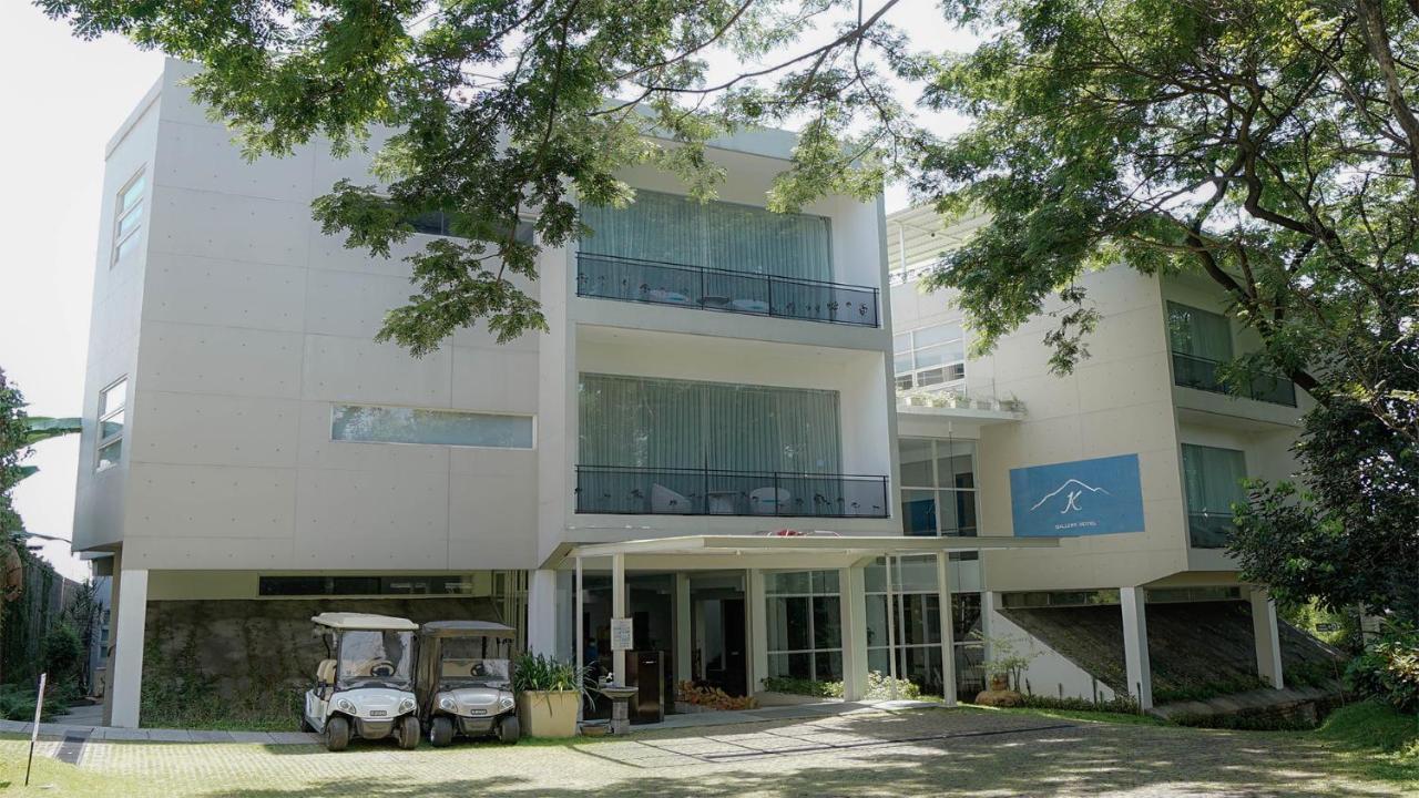 K Gallery Hotel Pasuruan Exterior photo