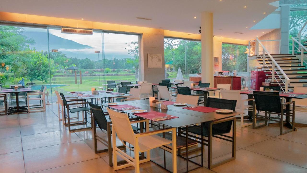 K Gallery Hotel Pasuruan Exterior photo