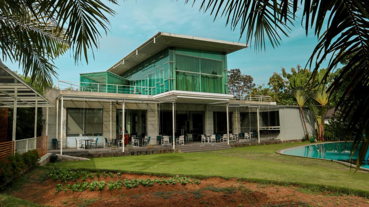 K Gallery Hotel Pasuruan Exterior photo